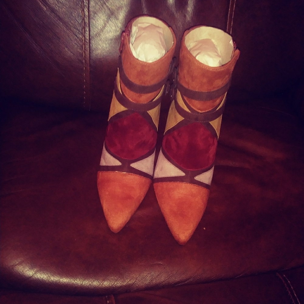 Women's suede bootie